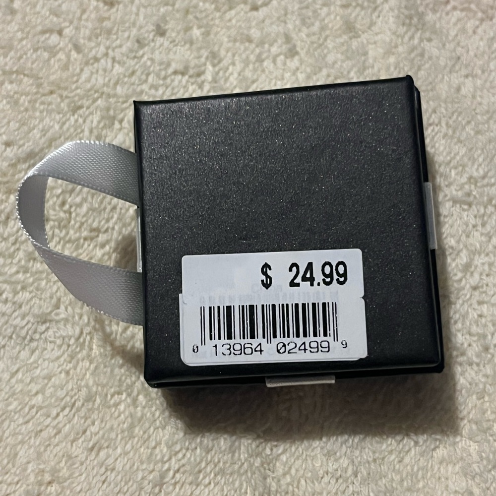 Elegant Black Gift Box with White Ribbon and a nice pair of stud earrings. - Picture 3 of 3